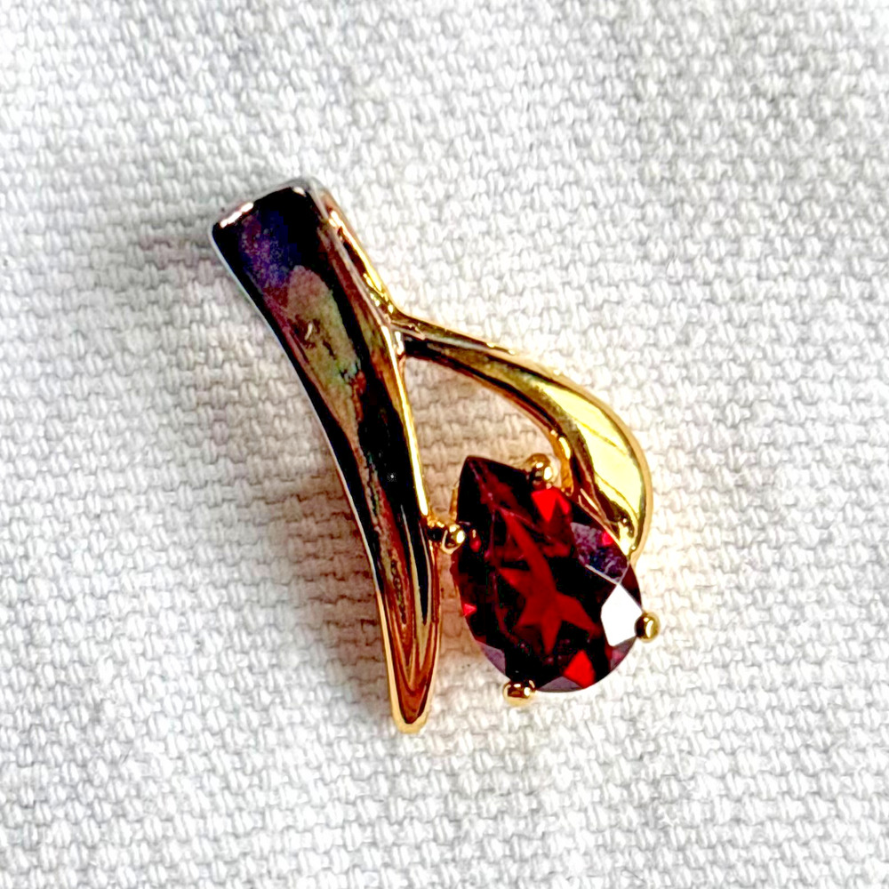 Vintage Technibond UTC 925 Italy Gold Clad Genuine Garnet Pear Pendant